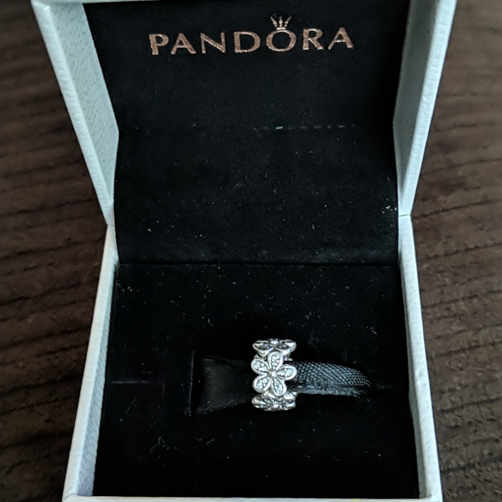 Authentic Pandora daisy spacer